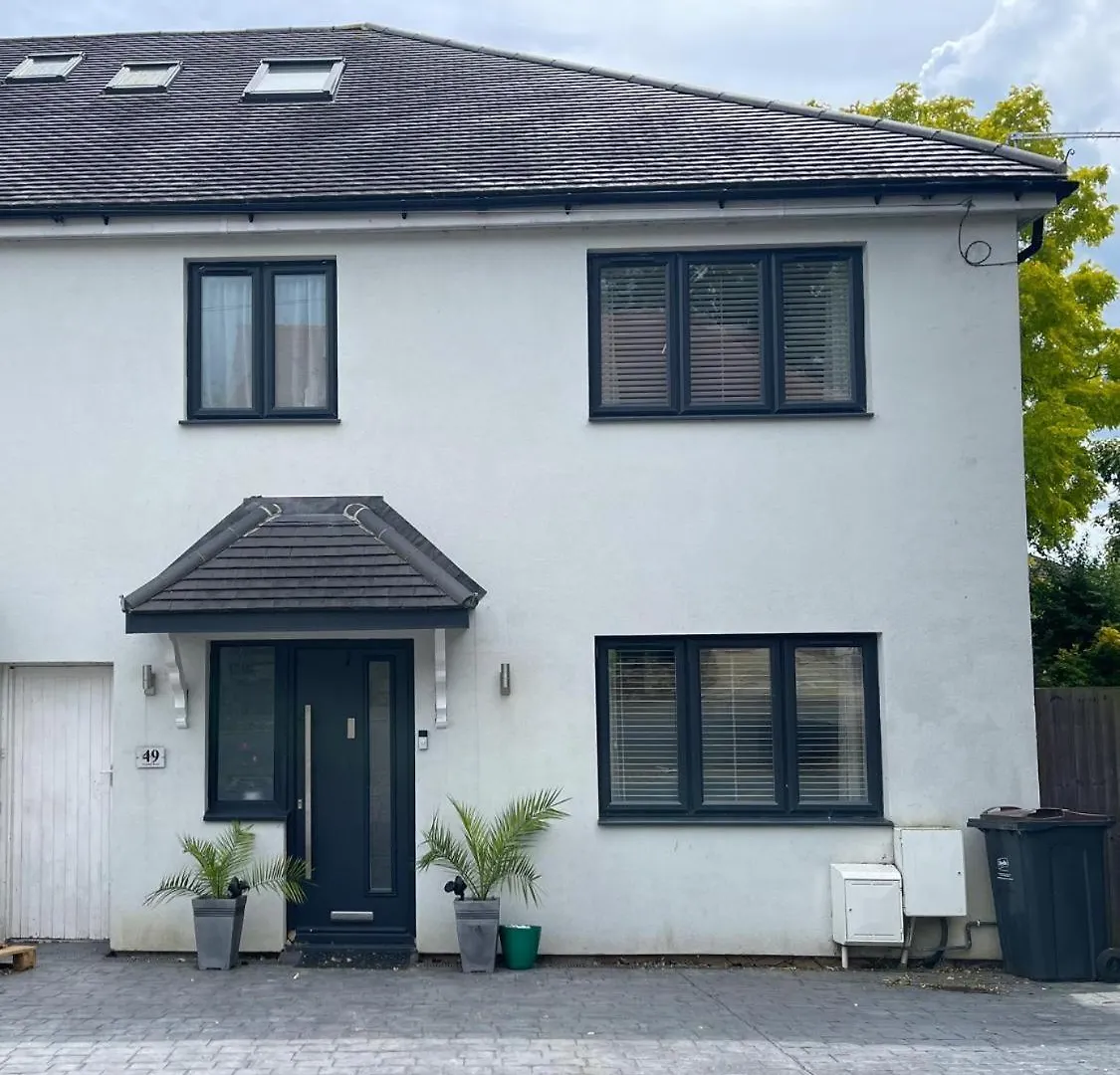 Stylish 3-Bed Executive Home Chislehurst, Br7